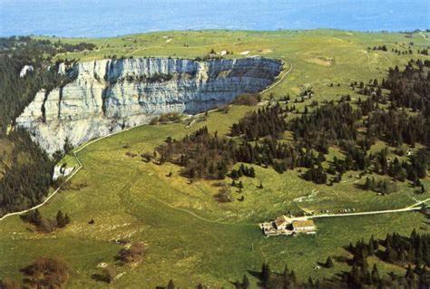 Halte Au Pied Du Creux Du Van Travers Eksteriør bilde